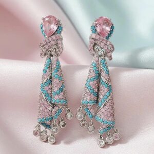 Jennifer Tilly’s cascading pink and turquoise diamond earrings